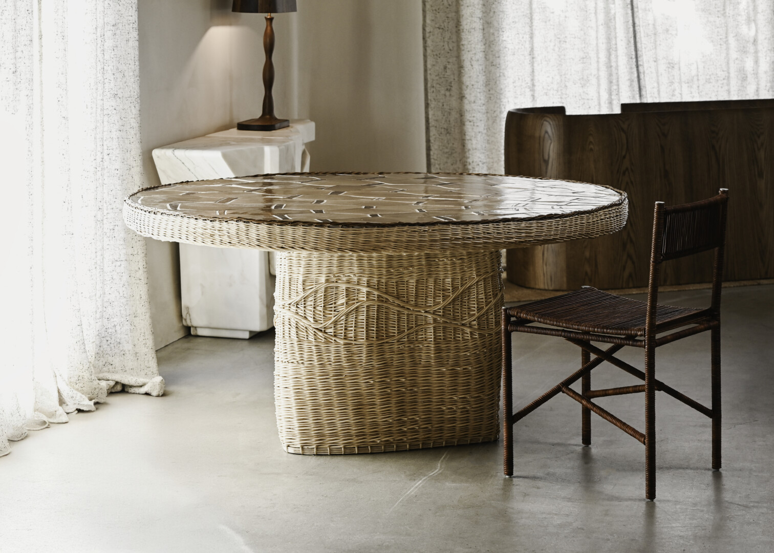 CALISSON DINING TABLE