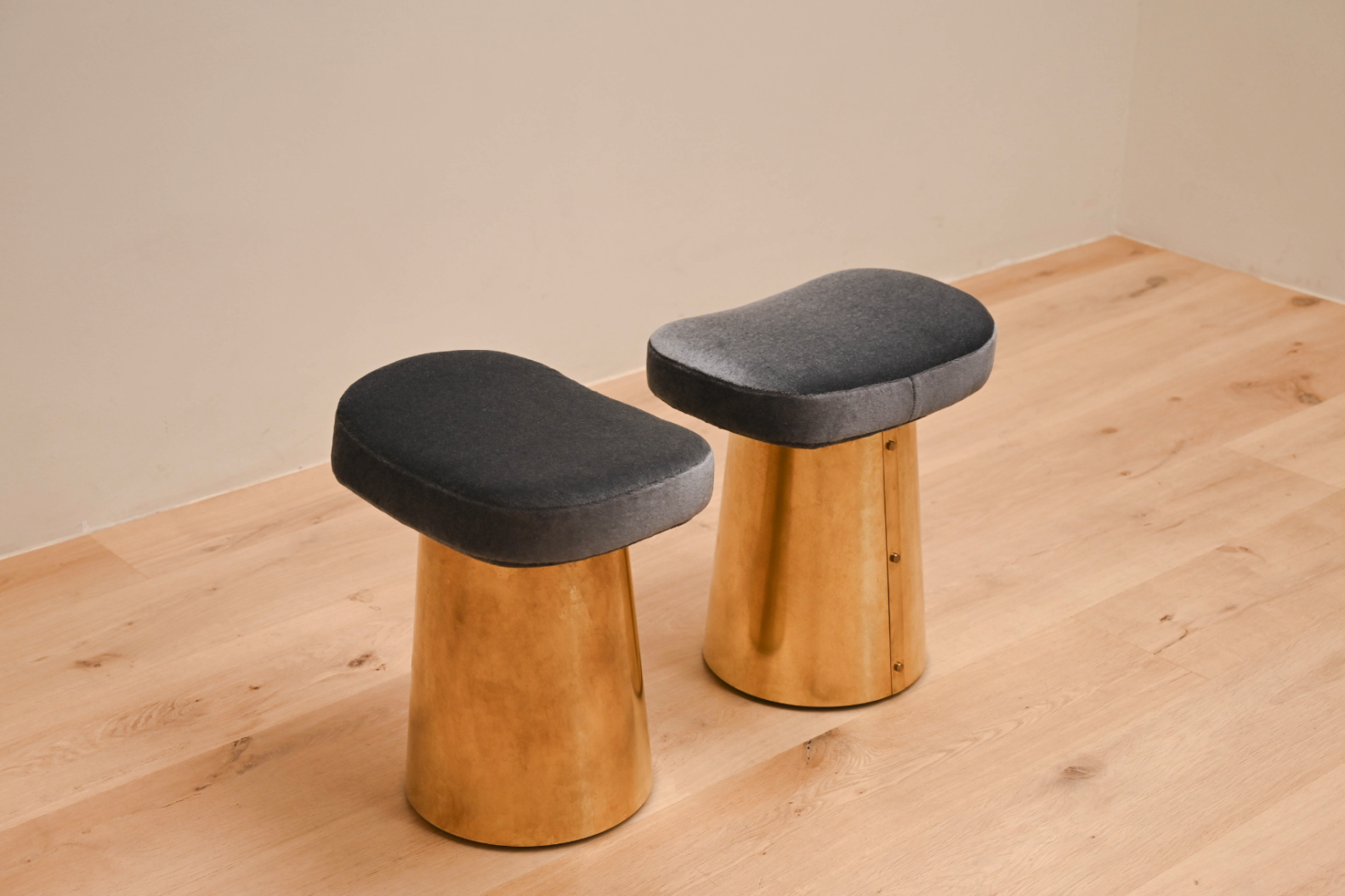 SPULE BRASS STOOL