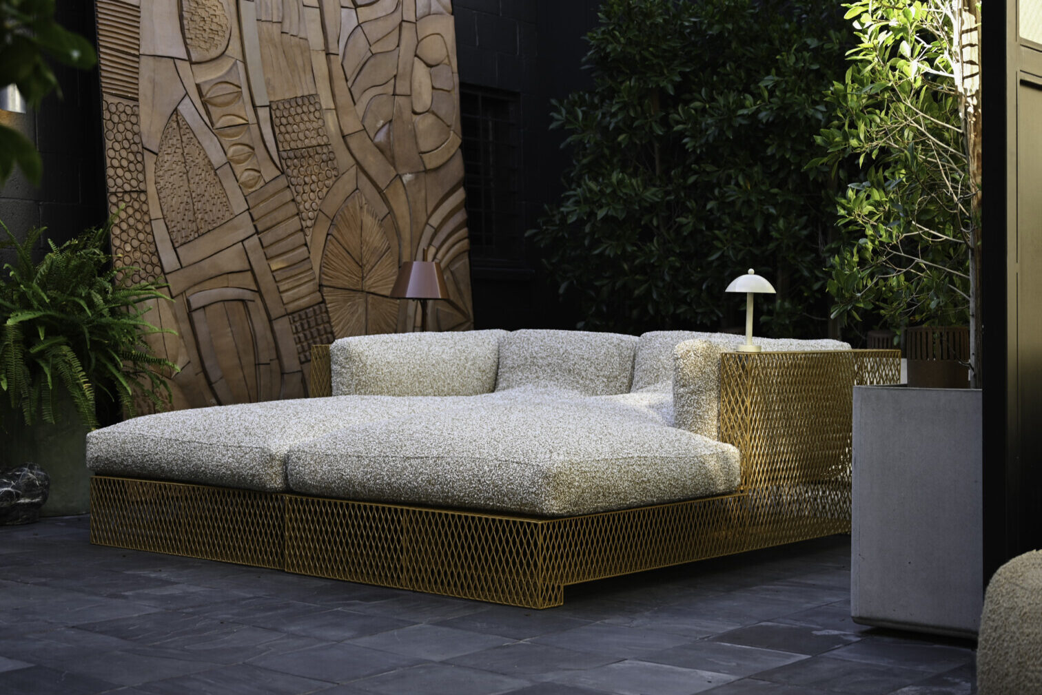 FRANCK EXPANDED STEEL OUTDOOR BED