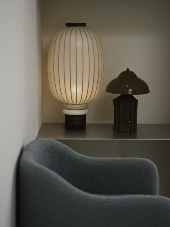 PLUM CHARM TABLE LANTERN