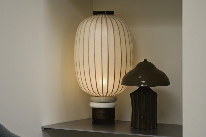 PLUM CHARM TABLE LANTERN