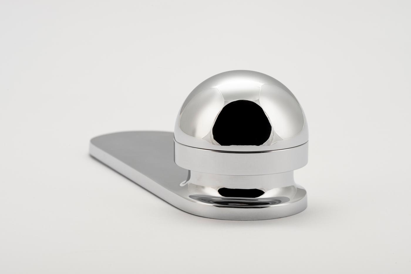 H02 – KNOB ON BACKPLATE