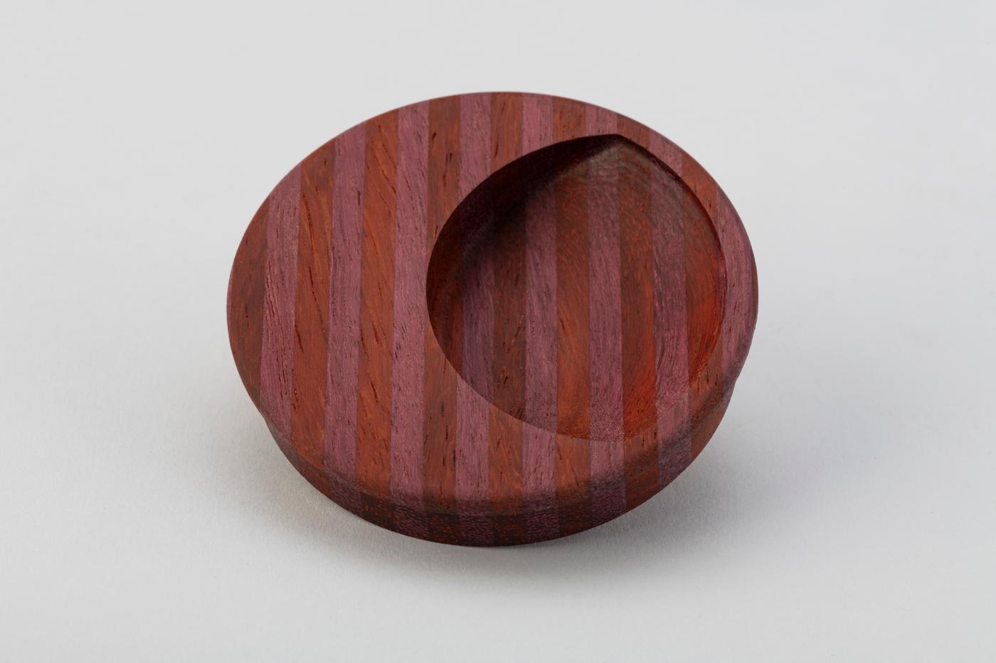 LUNACY SLIDING DOOR PULL