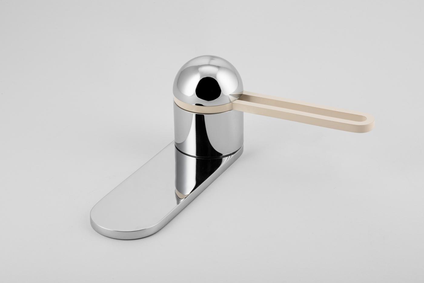 H01 – LEVER ON OVAL BACKPLATE