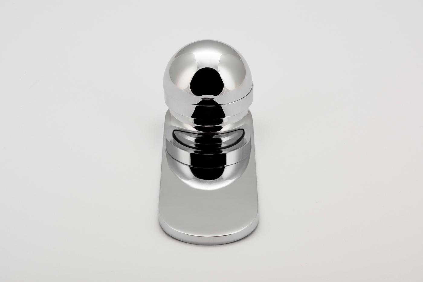 H02 – KNOB ON BACKPLATE