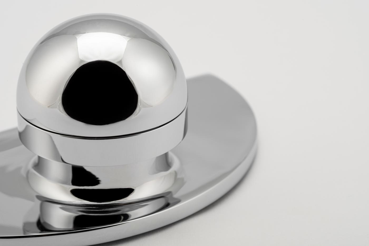 H03 – KNOB ON HALF MOON