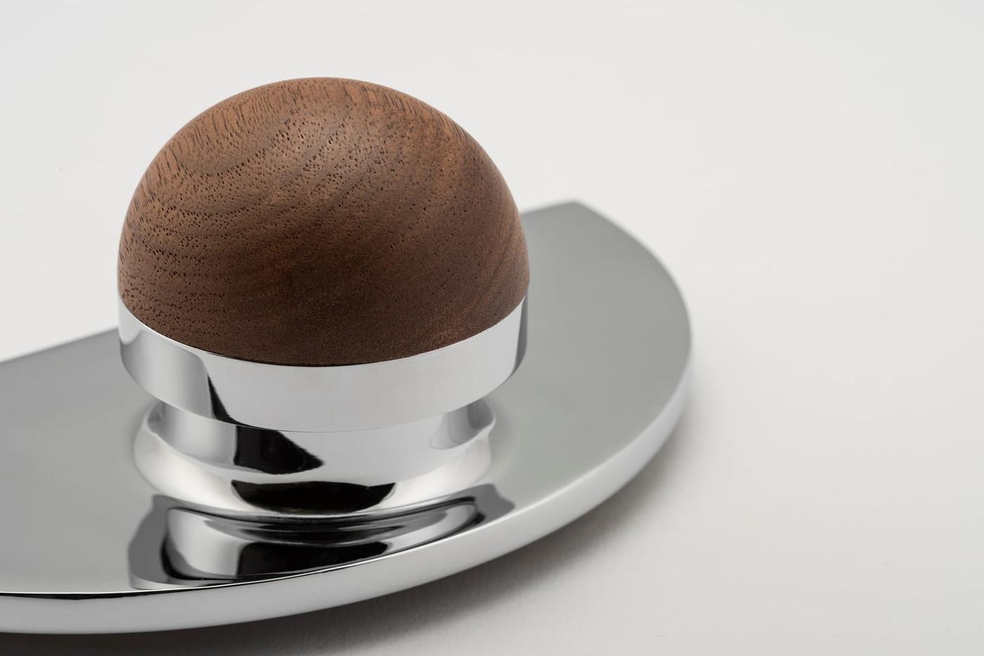 H03 – KNOB ON HALF MOON