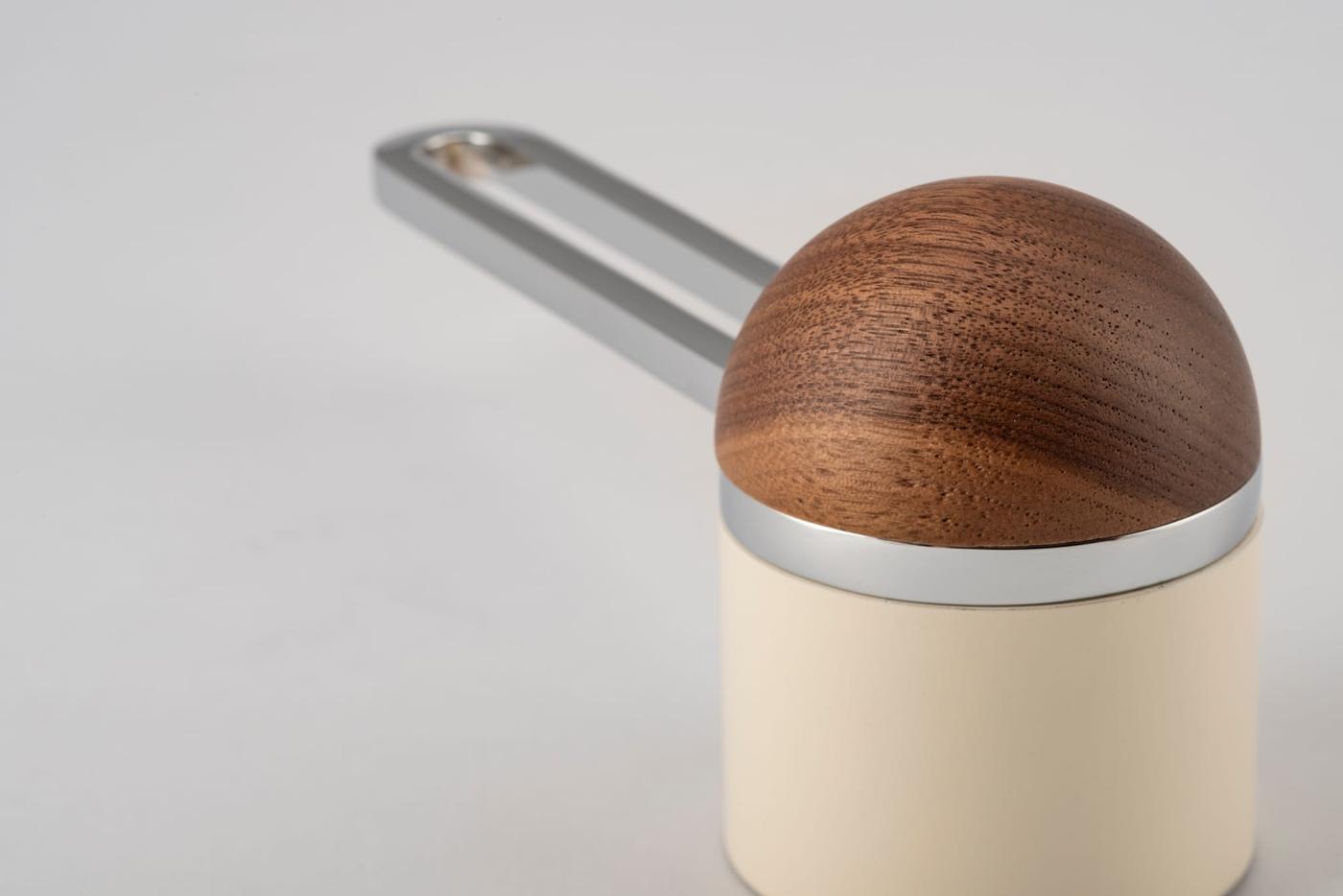 H01 – LEVER ON ROSE