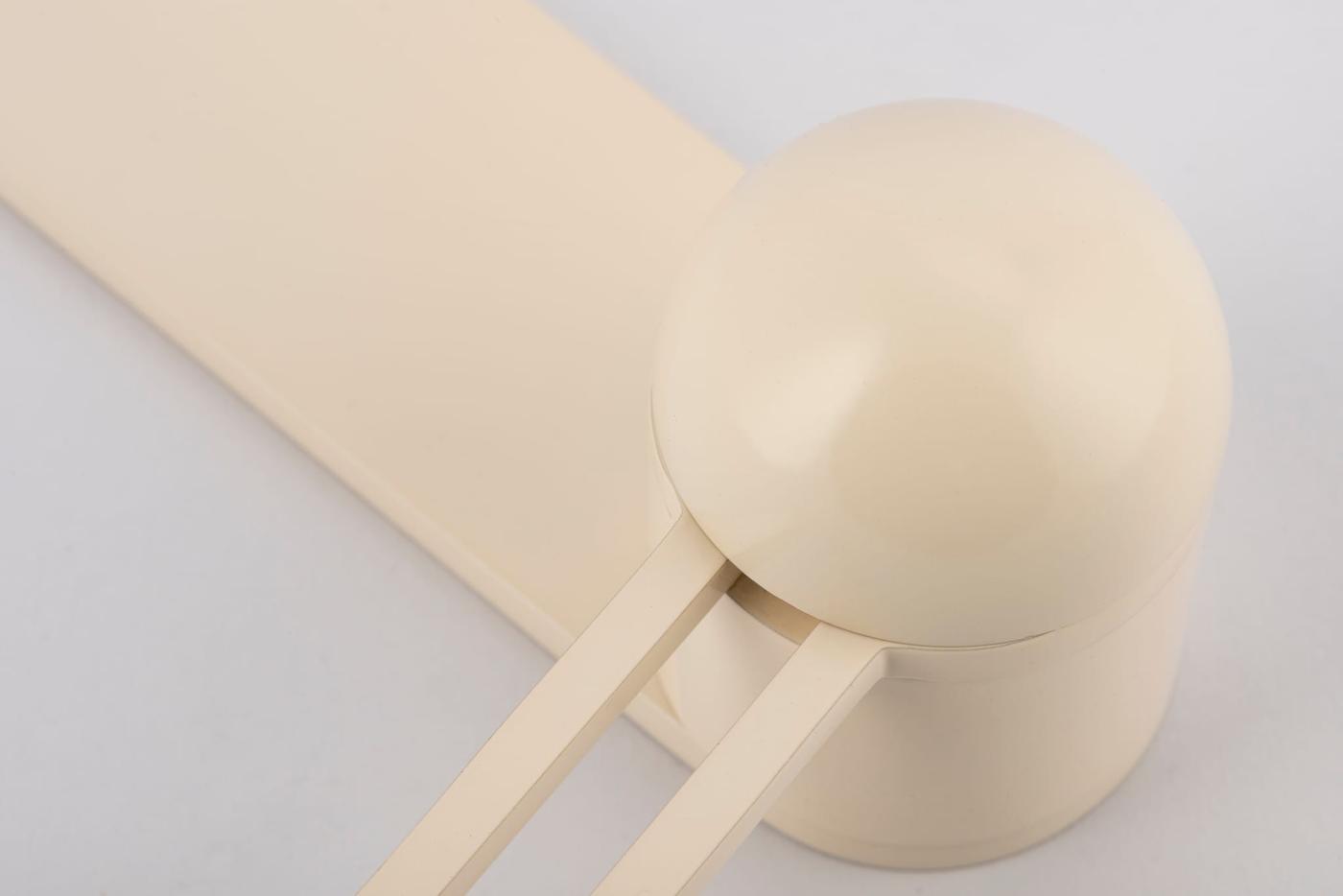 H01 – LEVER ON OVAL BACKPLATE