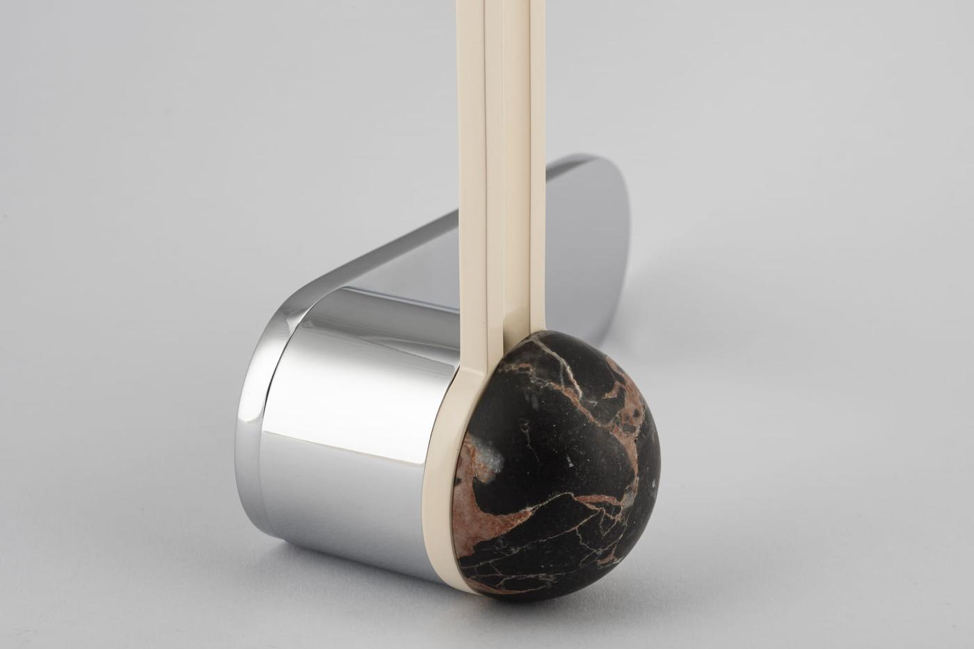 H01 – LEVER ON OVAL BACKPLATE