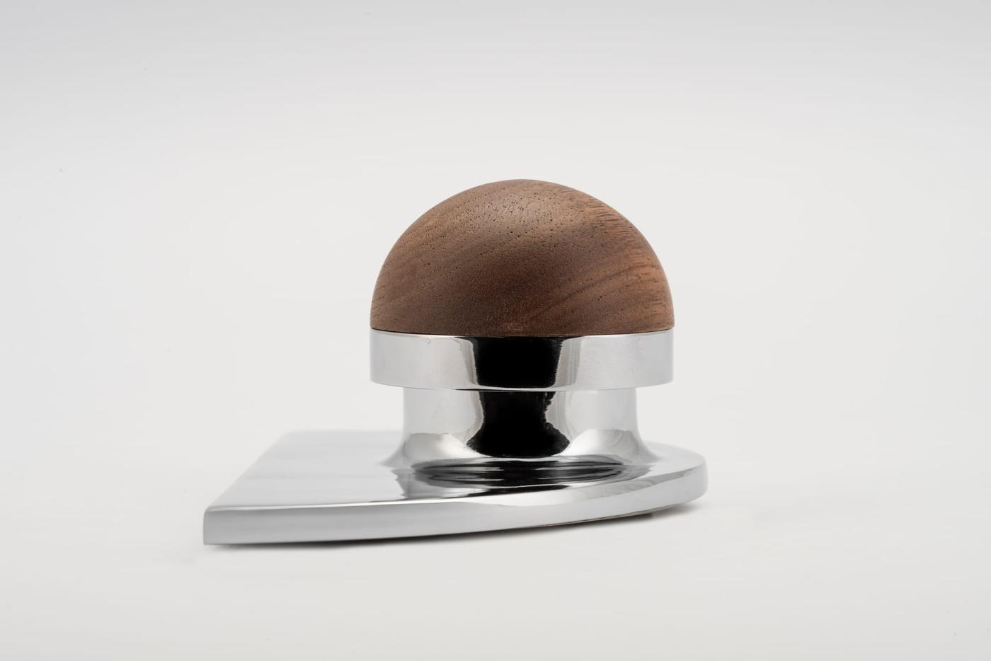 H03 – KNOB ON HALF MOON