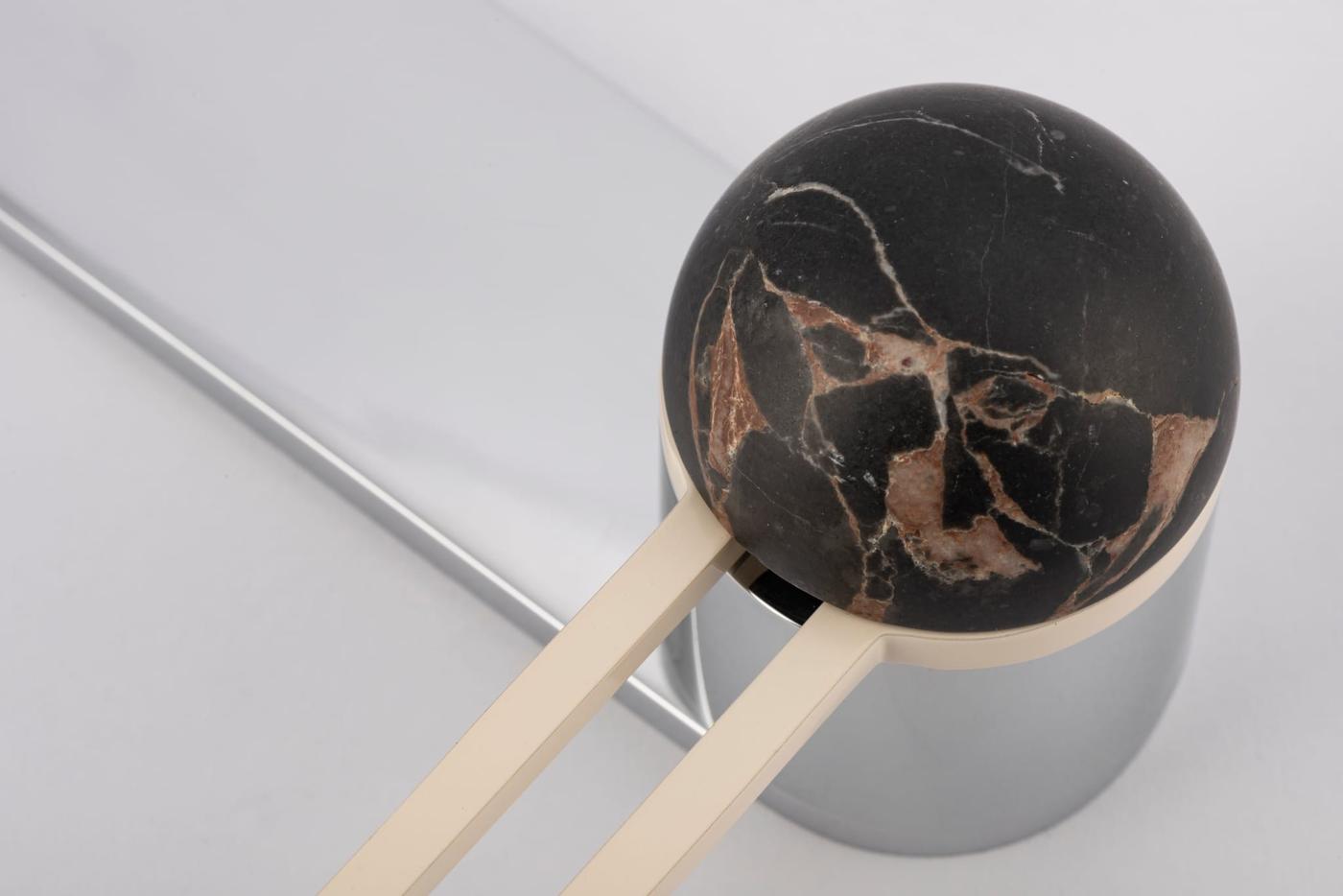 H01 – LEVER ON OVAL BACKPLATE