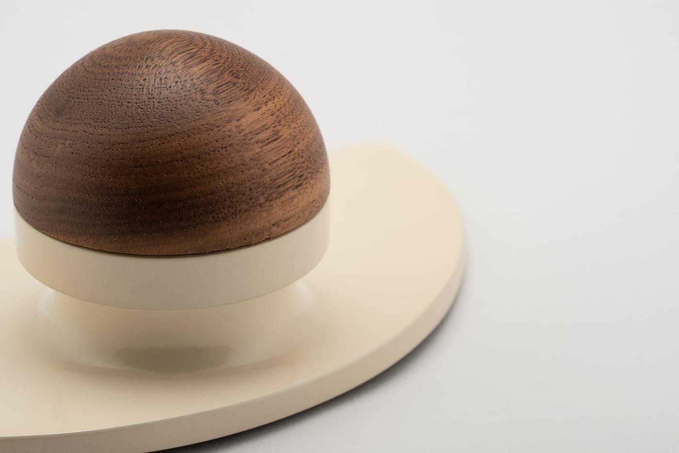 H03 – KNOB ON HALF MOON