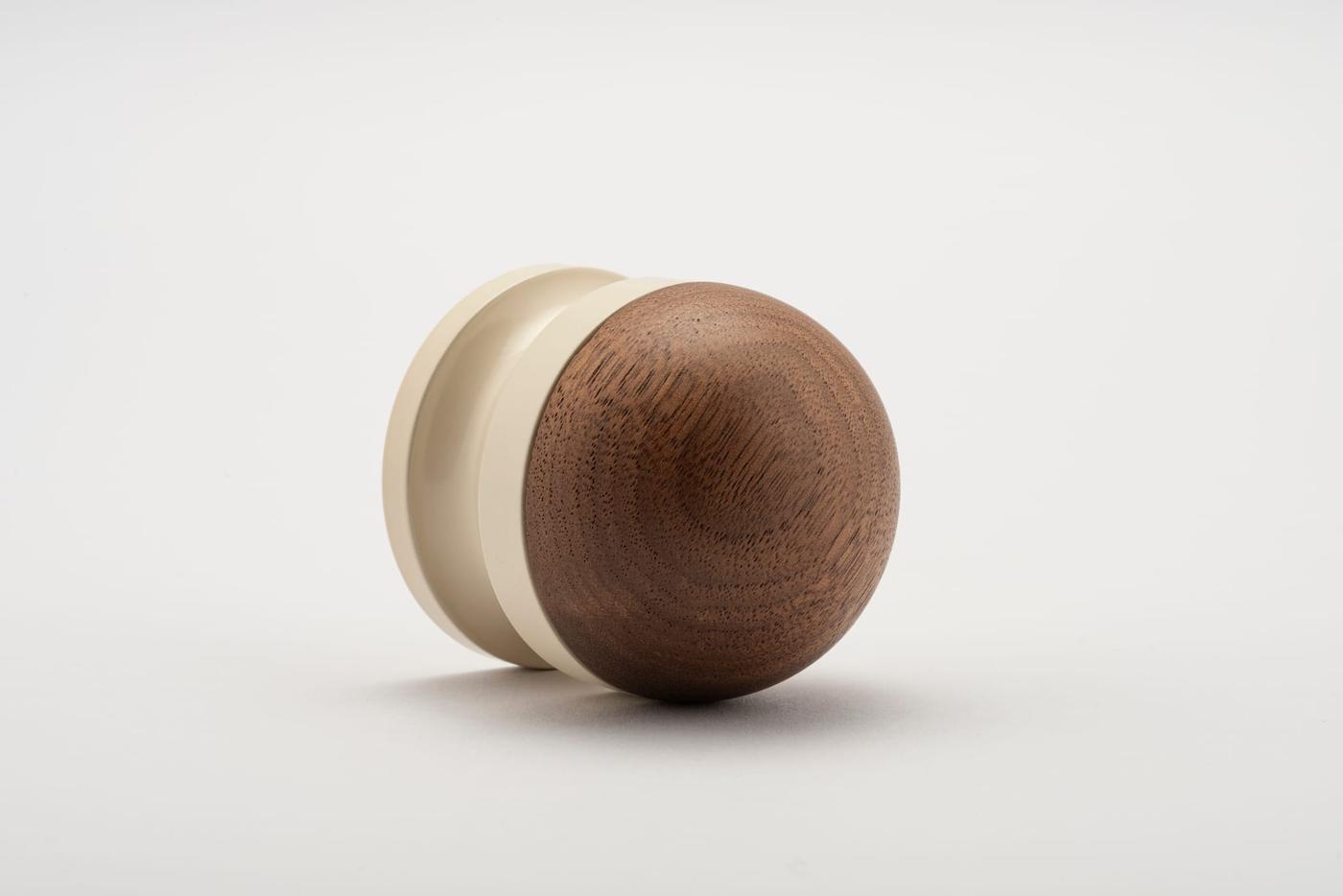 H02 – KNOB ON ROSE