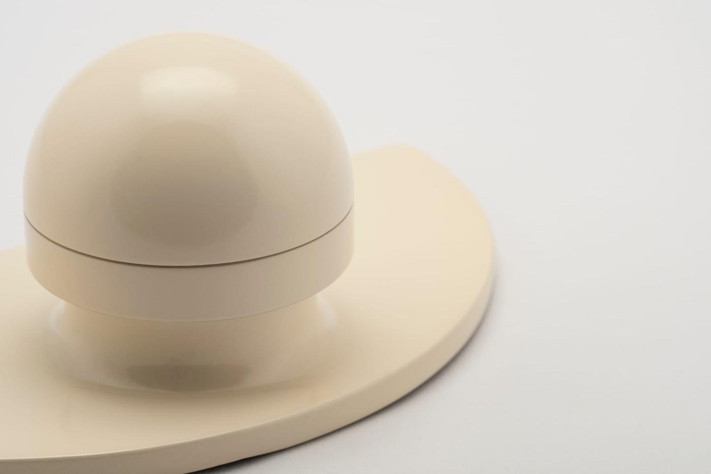 H03 – KNOB ON HALF MOON