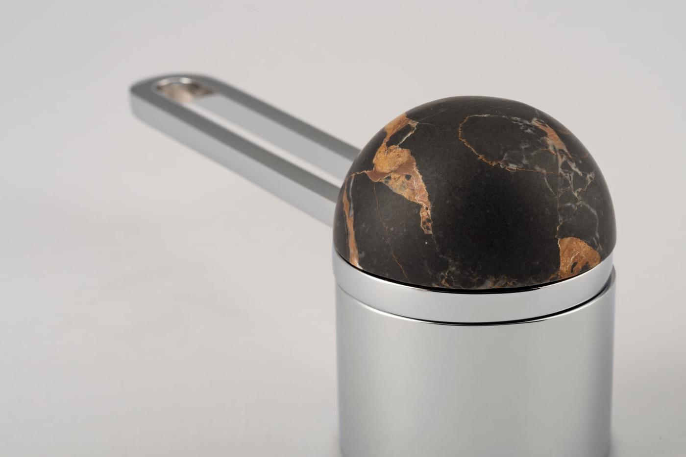 H01 – LEVER ON ROSE