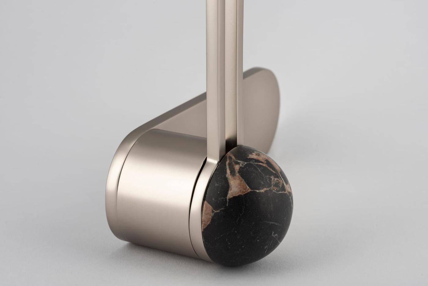 H01 – LEVER ON OVAL BACKPLATE