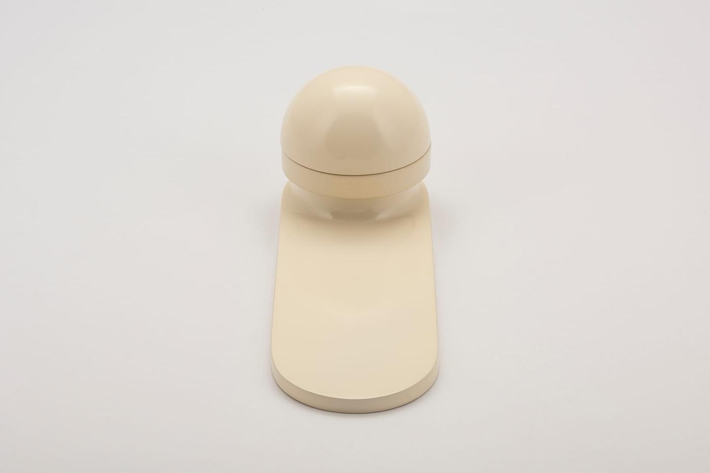 H02 – KNOB ON BACKPLATE