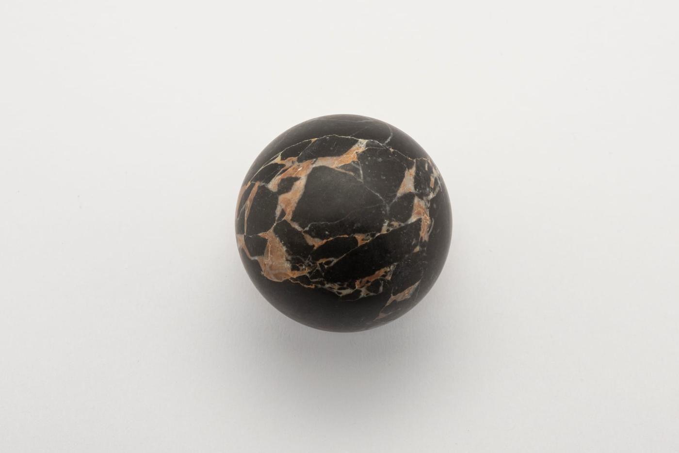 H02 – KNOB ON ROSE