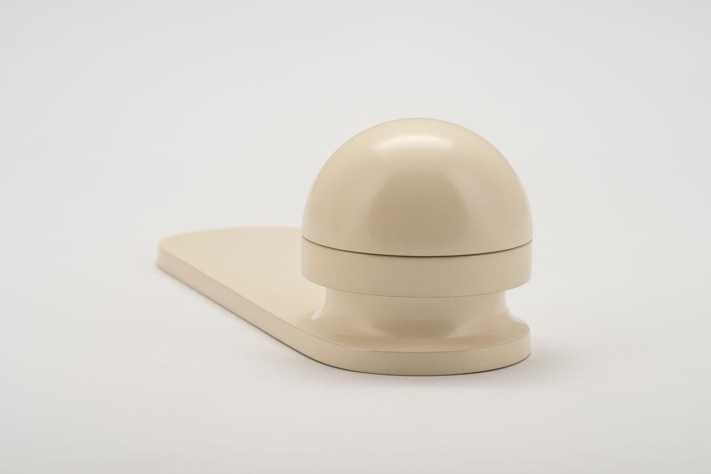 H02 – KNOB ON BACKPLATE