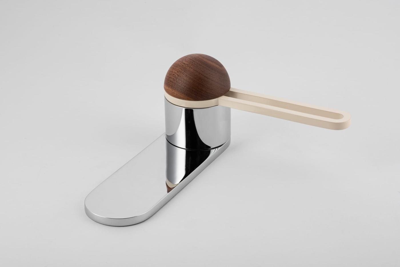 H01 – LEVER ON OVAL BACKPLATE