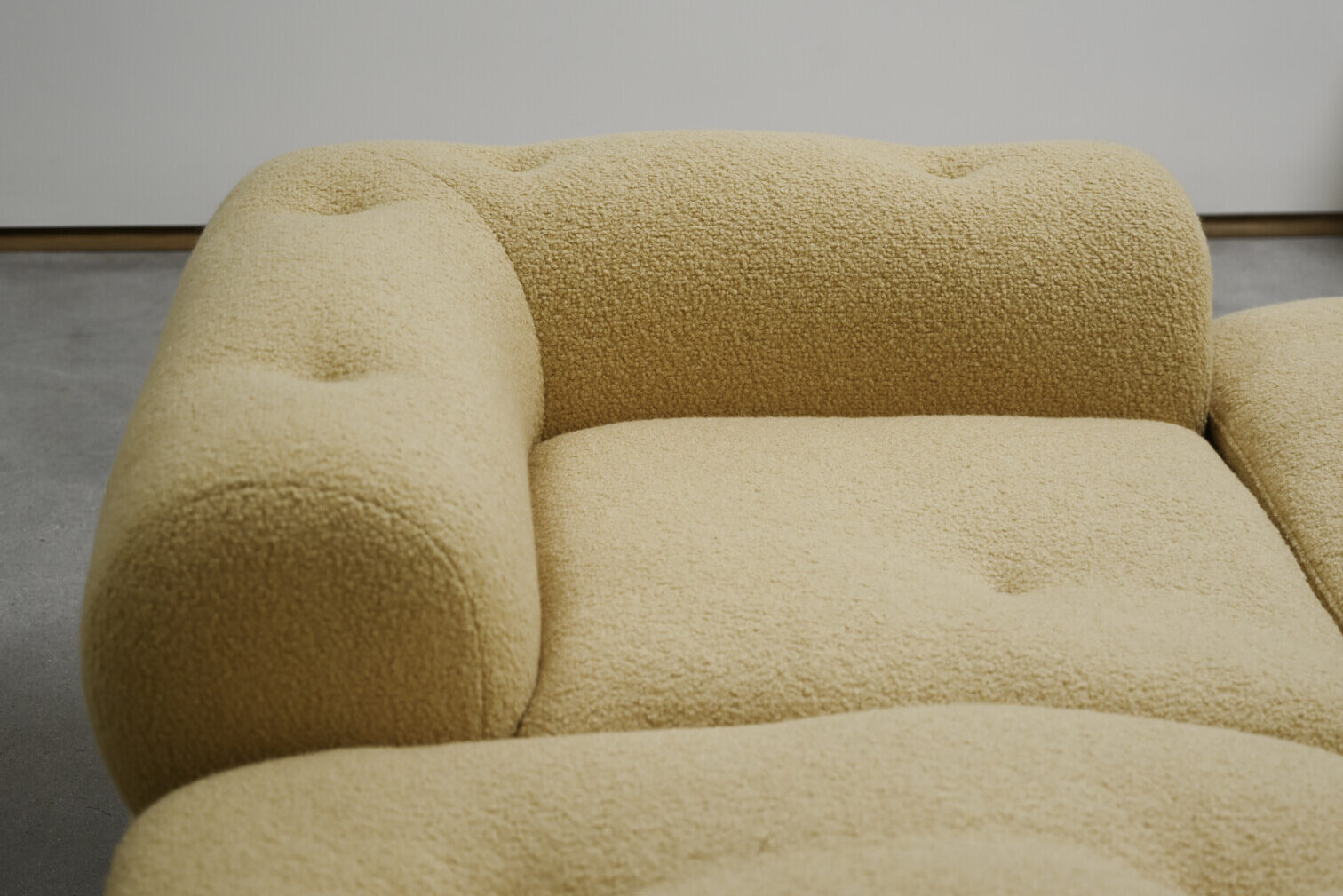ROLLEN CORNER CHAIR
