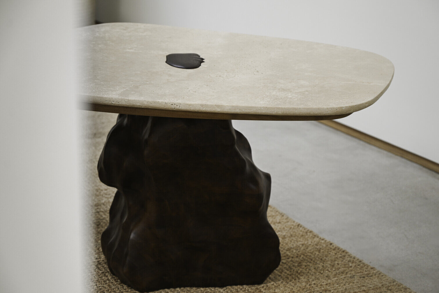FELSEN DINING TABLE WOOD – SINGLE BOULDER