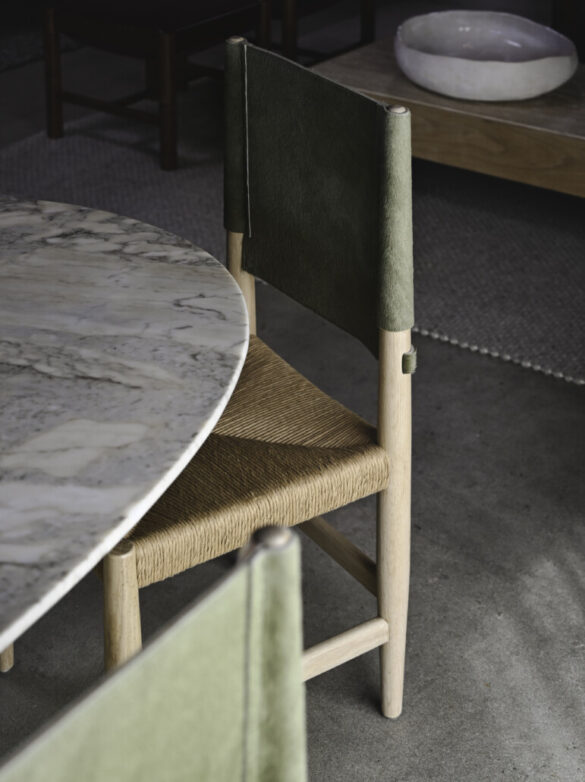 CAMPAIGN HIGH-BACK CHAIR