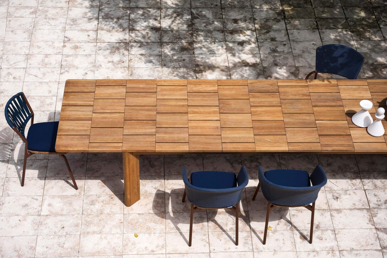 BRICK 002 EXTENDABLE TABLE