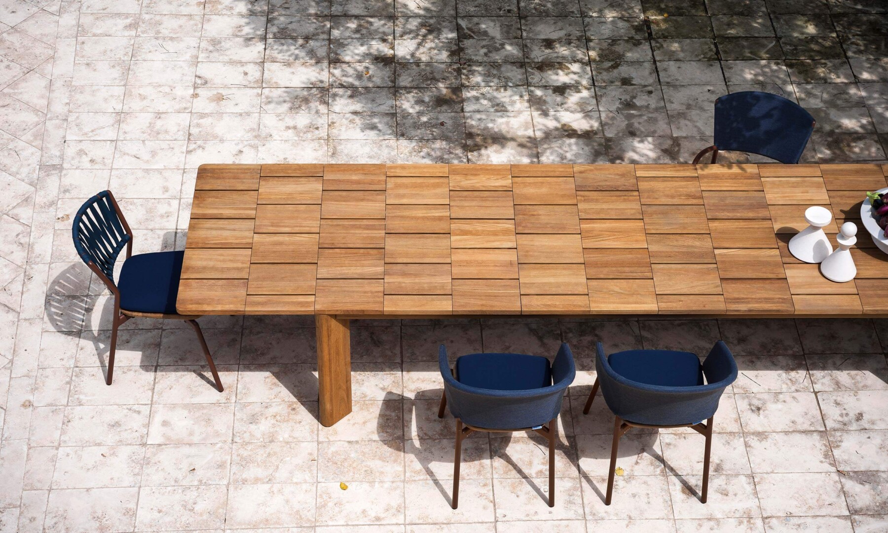 BRICK 002 EXTENDABLE TABLE