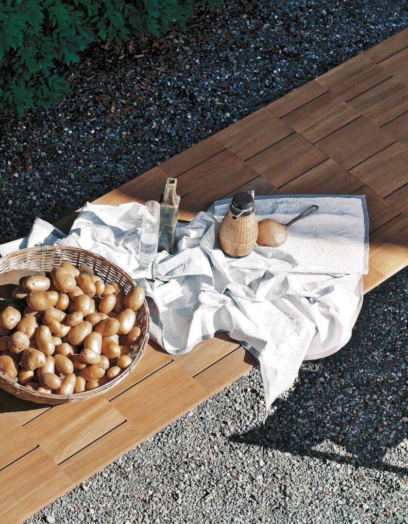 BRICK 002 EXTENDABLE TABLE