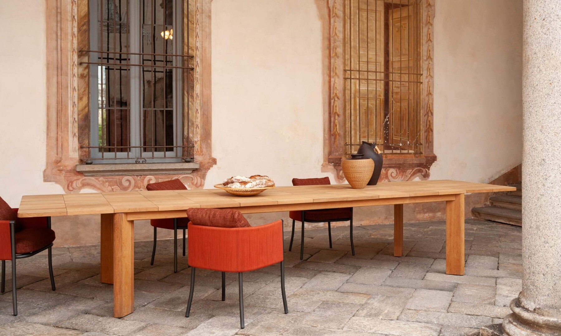 BRICK 002 EXTENDABLE TABLE