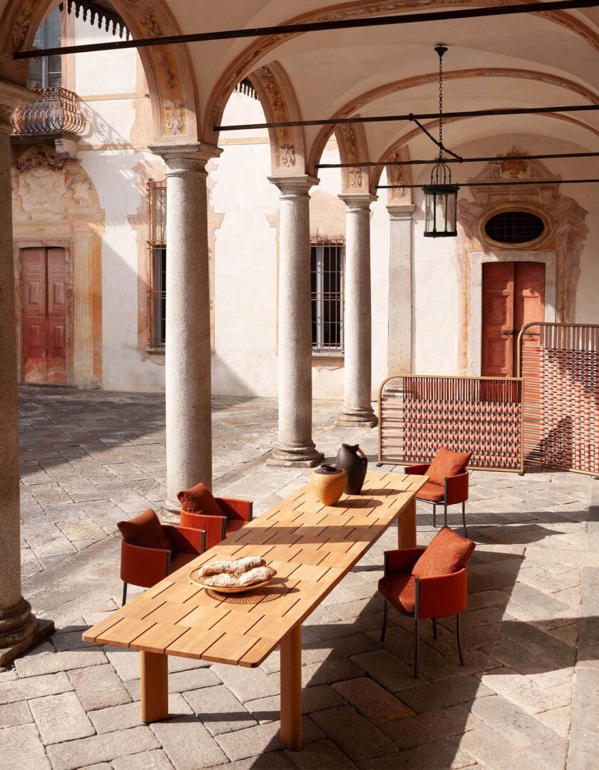 BRICK 002 EXTENDABLE TABLE