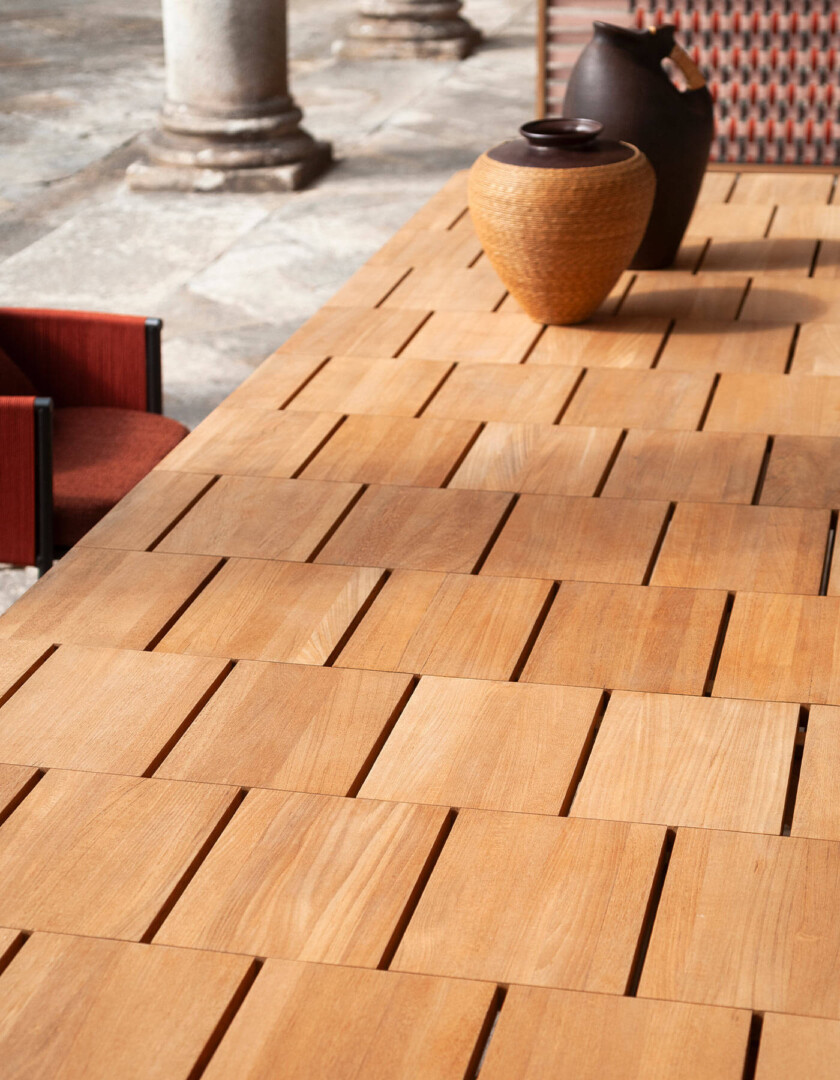 BRICK 002 EXTENDABLE TABLE