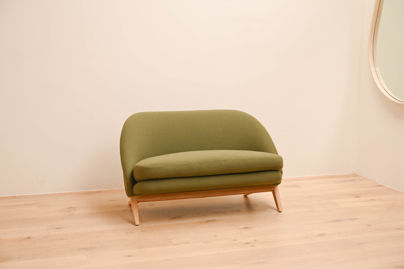 T LOVE SEAT